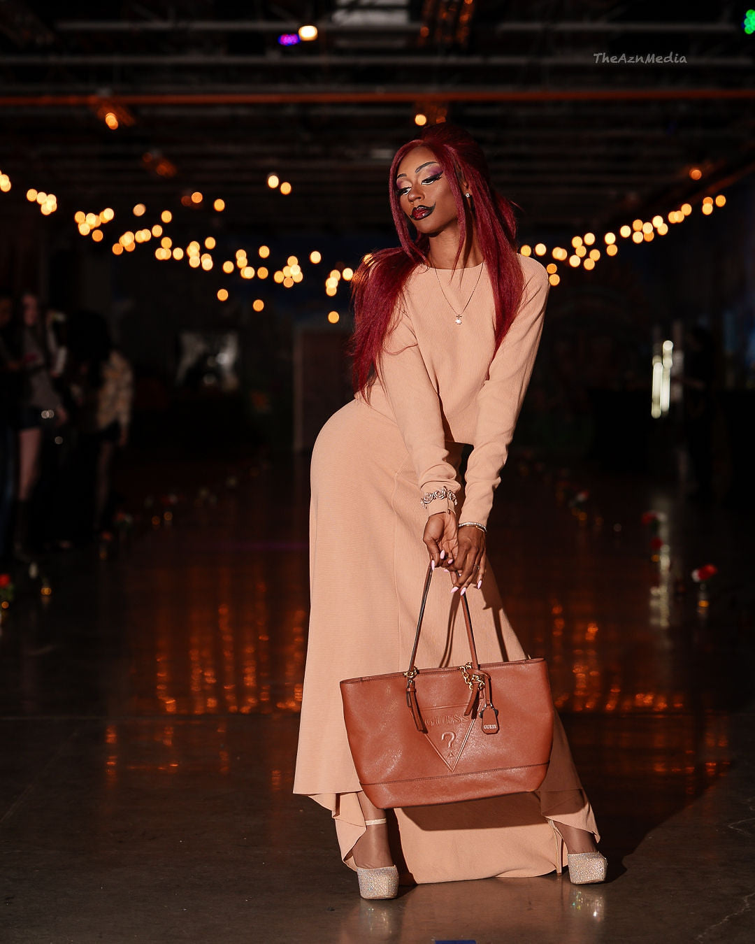 ONE SEASON HOUSEWIFE