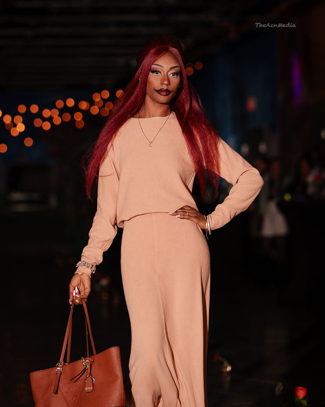 ONE SEASON HOUSEWIFE